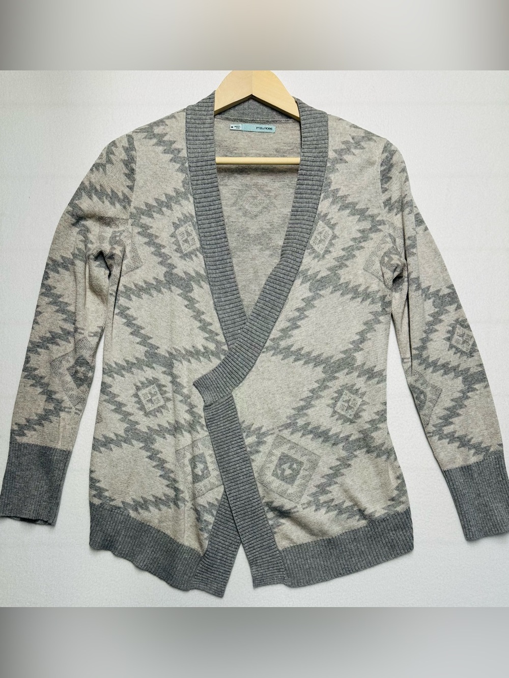 Maurices Women’s Medium Gray Geometric Knit Cardigan • Soft Open Front • 22” P2P